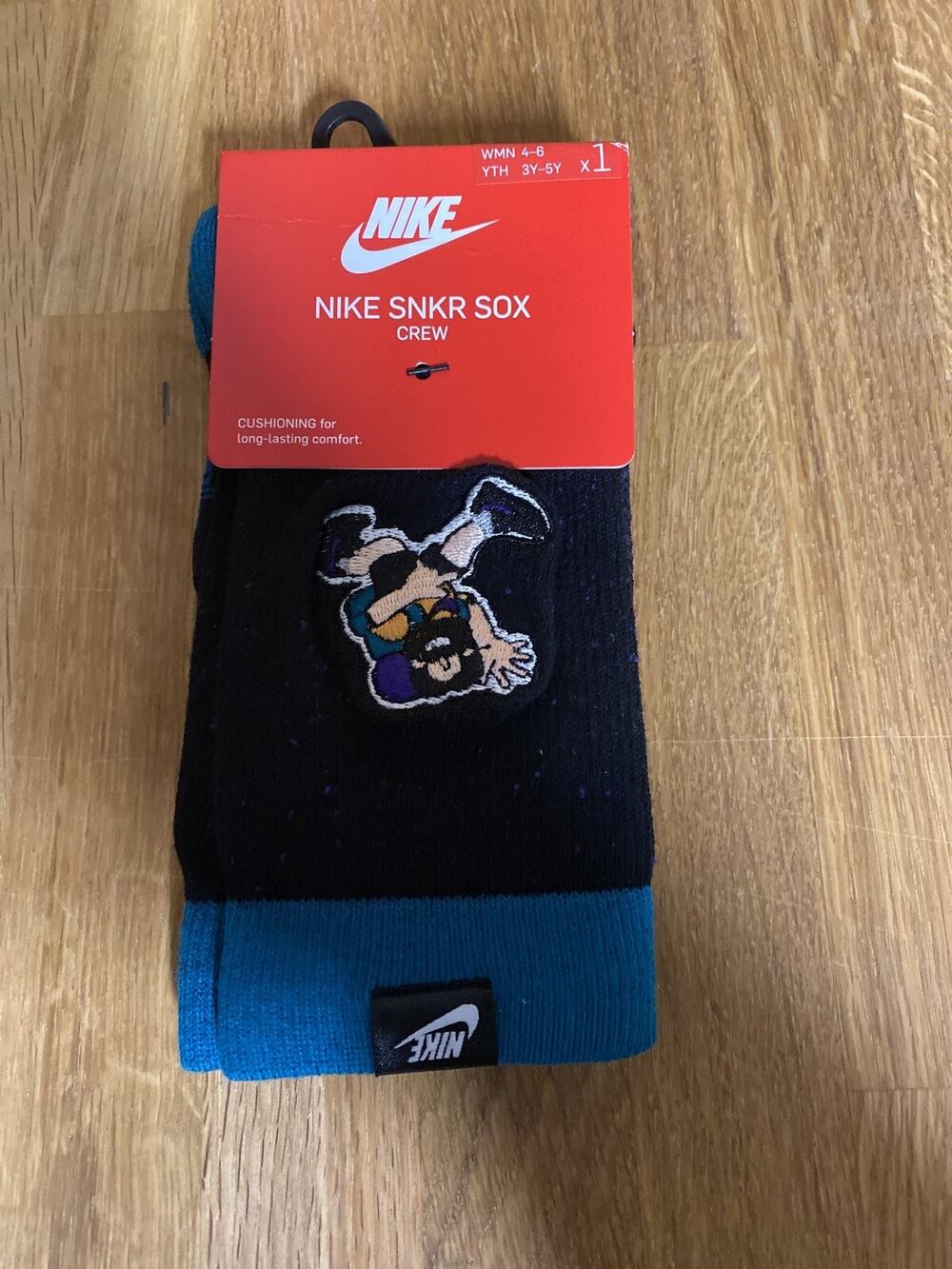 Nike mens Sneaker Sox Crew Hiking Dude CW6067 010 size small
